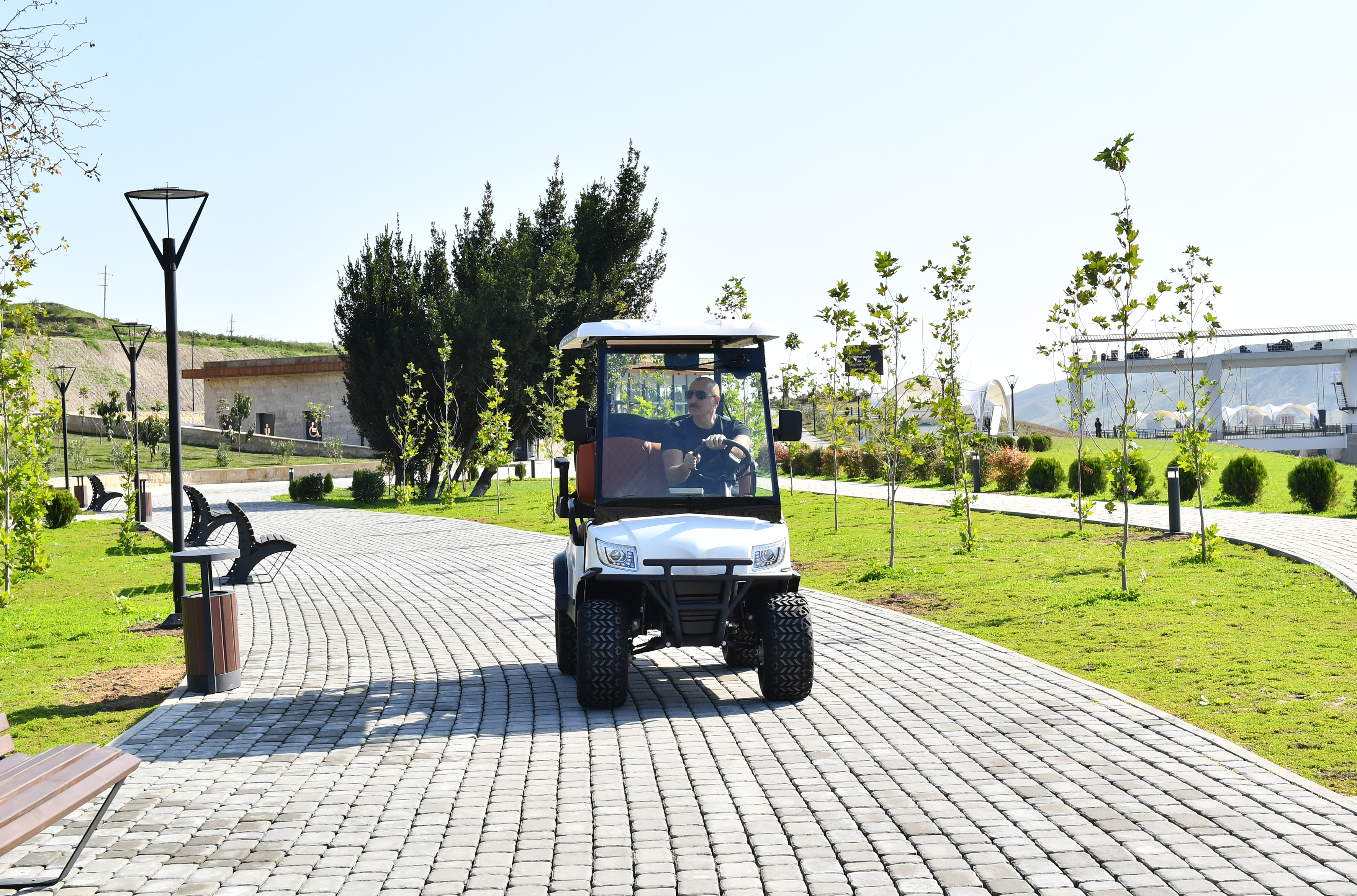 İlham Əliyev Suqovuşan qəsəbəsində istirahət parkının açılışında iştirak edib - FOTO