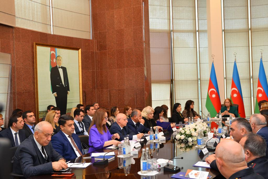 Suraxanıda məişət zorakılığı ilə mübarizəyə dair tədbir keçirilib