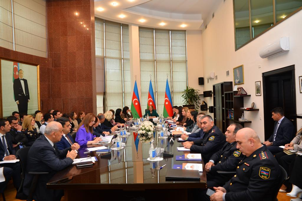 Suraxanıda məişət zorakılığı ilə mübarizəyə dair tədbir keçirilib