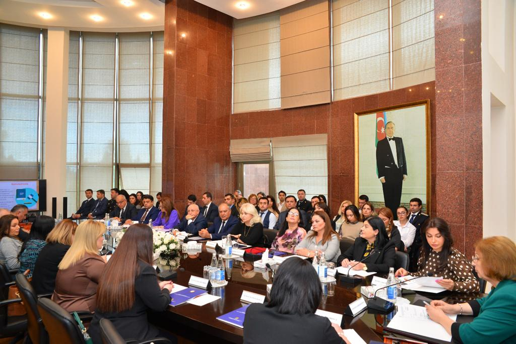 Suraxanıda məişət zorakılığı ilə mübarizəyə dair tədbir keçirilib