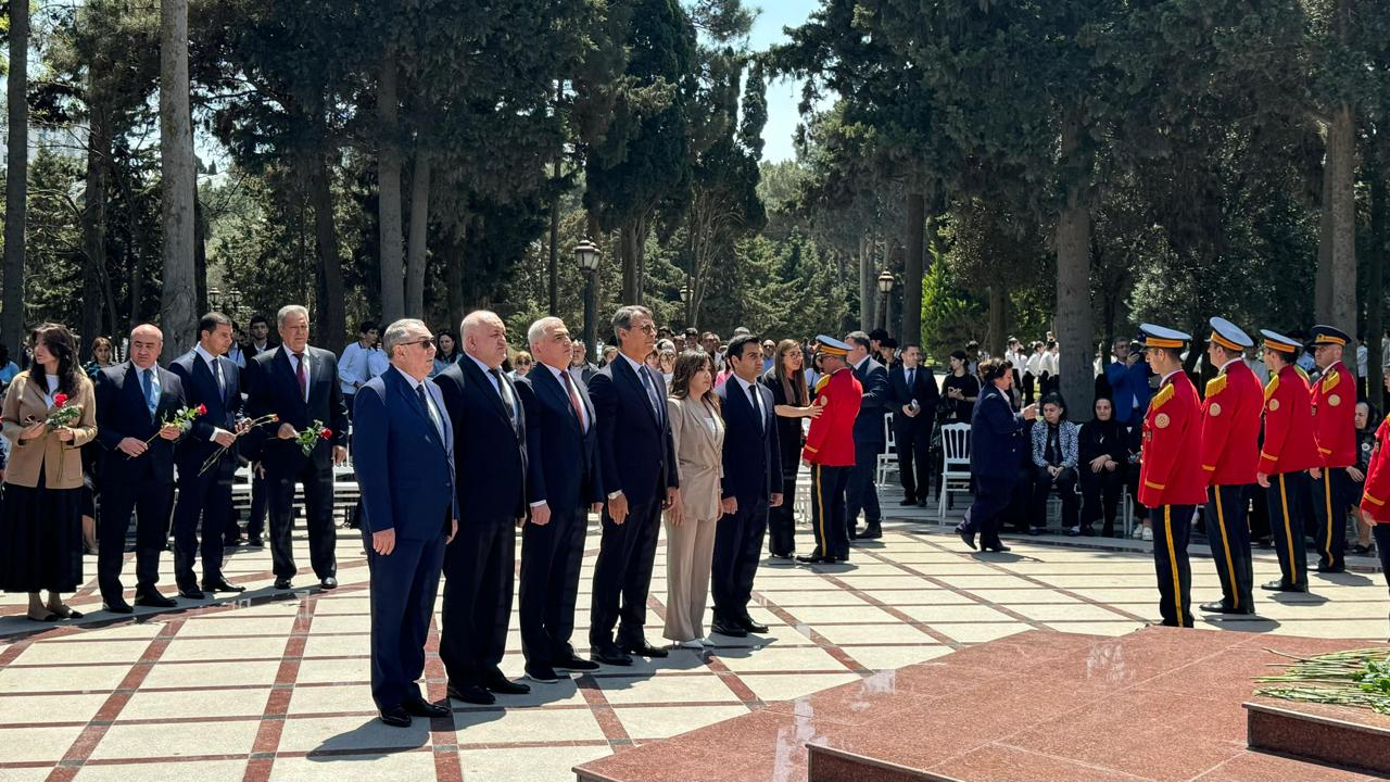 Suraxanıda “Heydər Əliyev -Unudulmaz lider” adlı foto-xalça sərgisi və konsert proqramı təşkil olunub