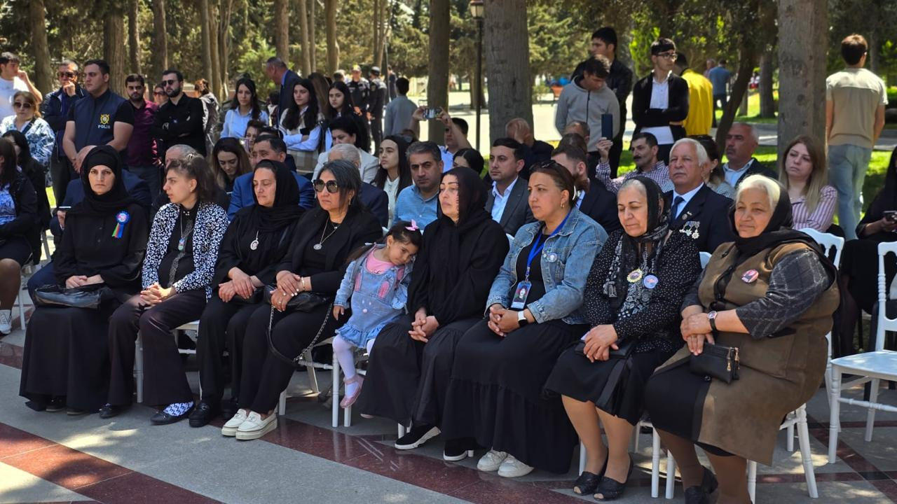 Suraxanıda “Heydər Əliyev -Unudulmaz lider” adlı foto-xalça sərgisi və konsert proqramı təşkil olunub