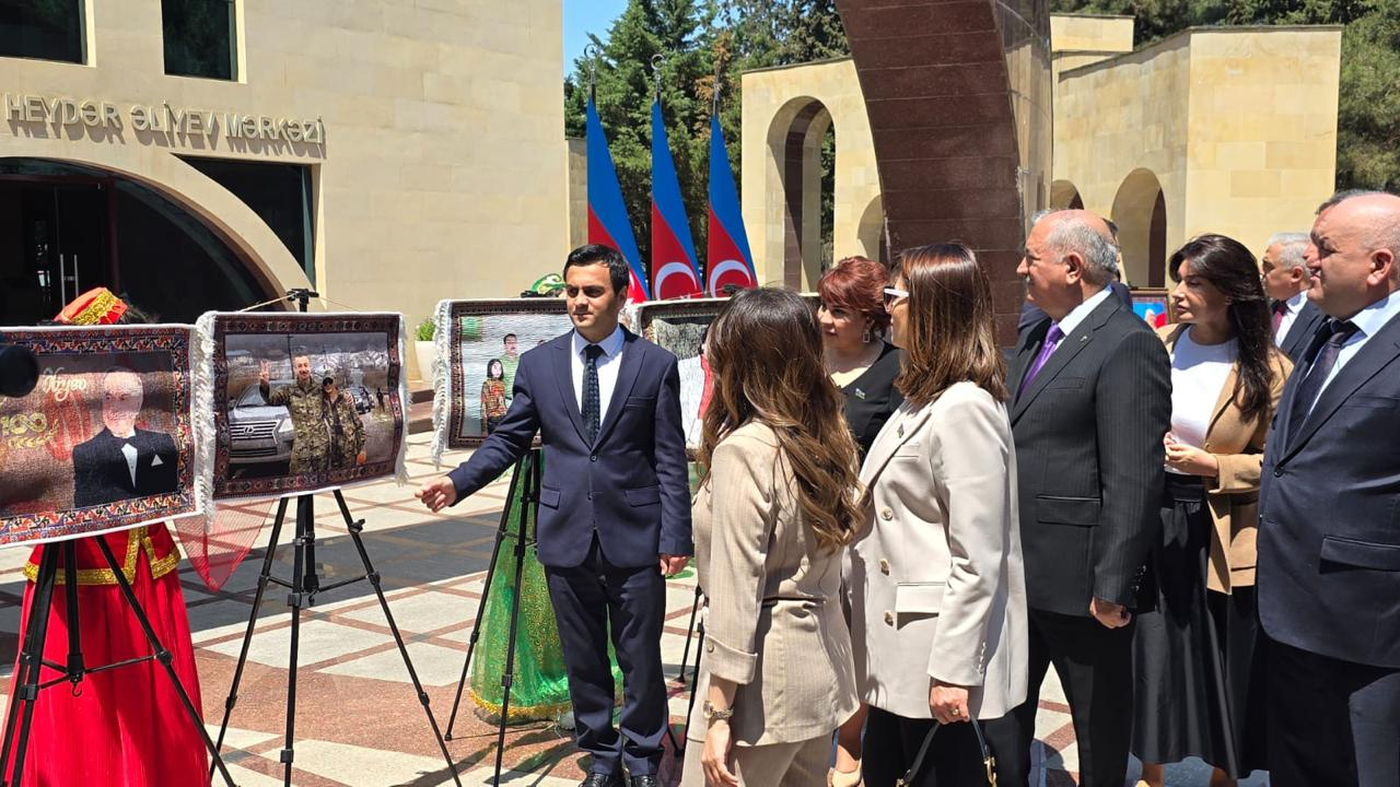 Suraxanıda “Heydər Əliyev -Unudulmaz lider” adlı foto-xalça sərgisi və konsert proqramı təşkil olunub