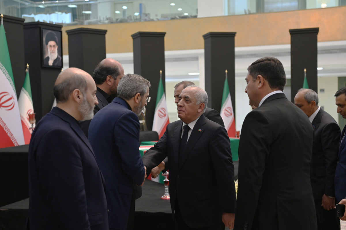 Baş nazir Əli Əsədov Tehrandadır, anım mərasimində iştirak edib - FOTO