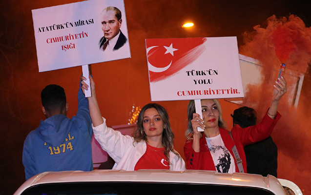 101 yaşlı Türkiyə Cümhuriyyəti - FOTO