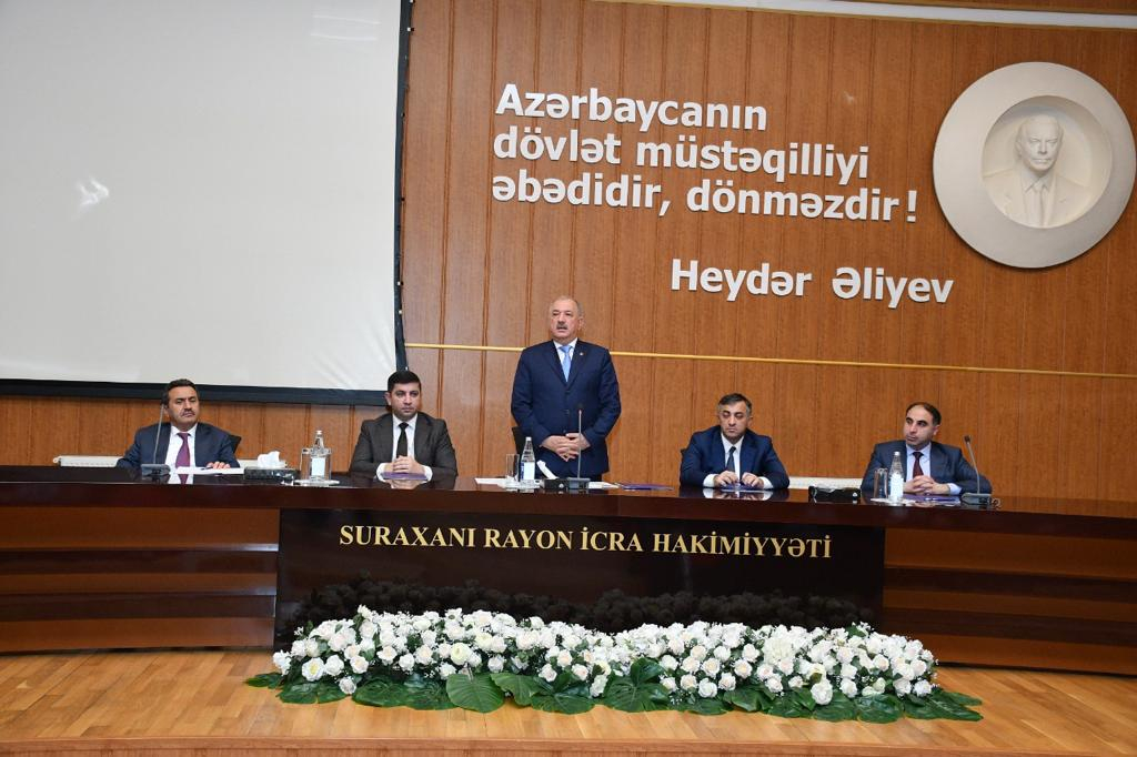 Suraxanı Rayon İcra Hakimiyyətində 2022-2023-cü illərin payız-qış mövsümünə hazırlığın vəziyyəti ilə bağlı müşavirə keçirilib.