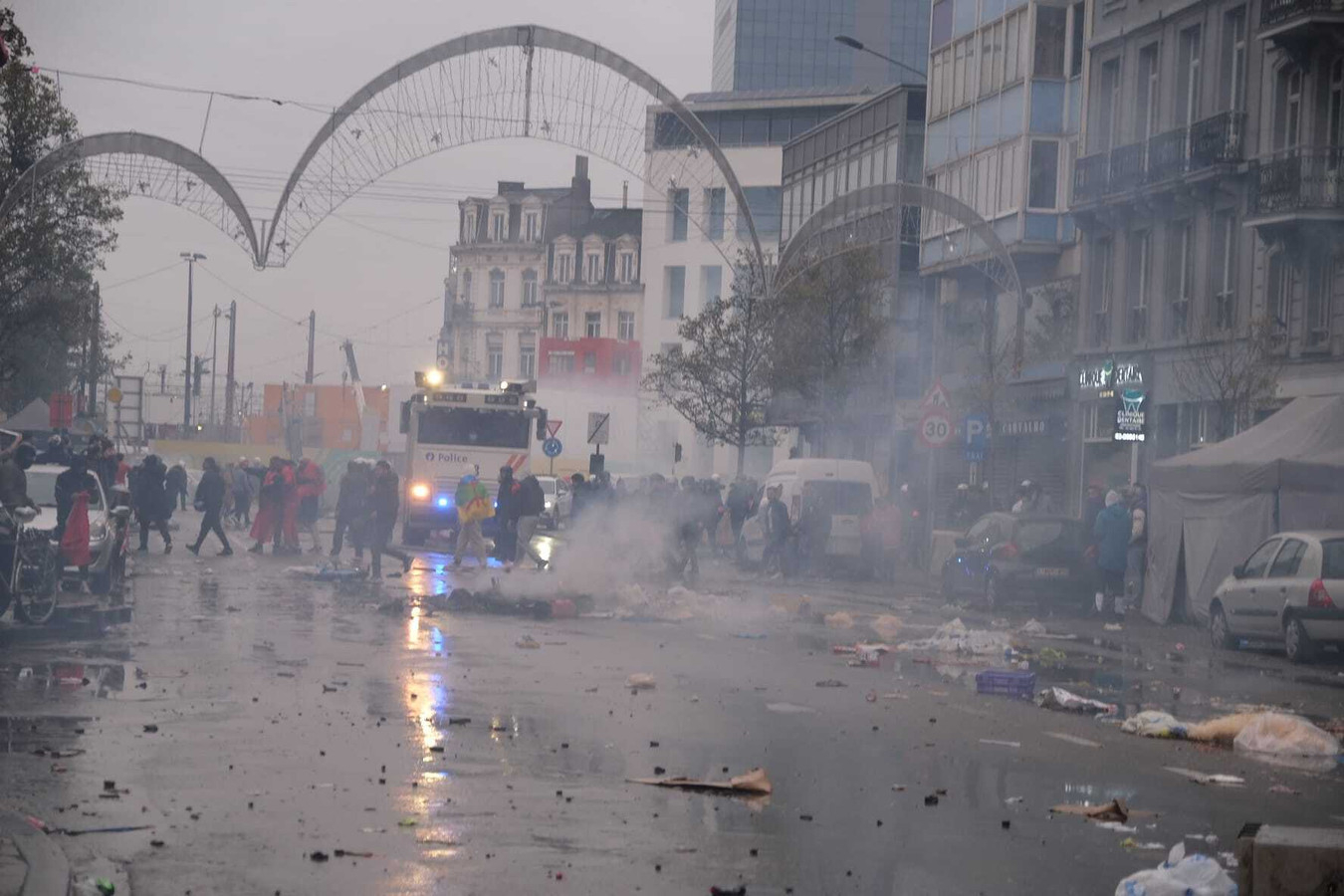 Belçikanın məğlubiyyətindən sonra Brüsseldə iğtişaşlar baş verib - FOTO