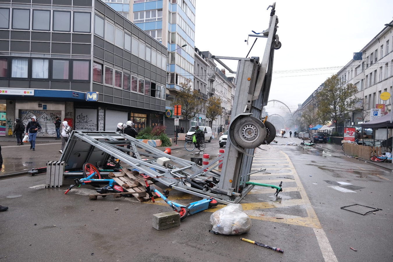 Belçikanın məğlubiyyətindən sonra Brüsseldə iğtişaşlar baş verib - FOTO