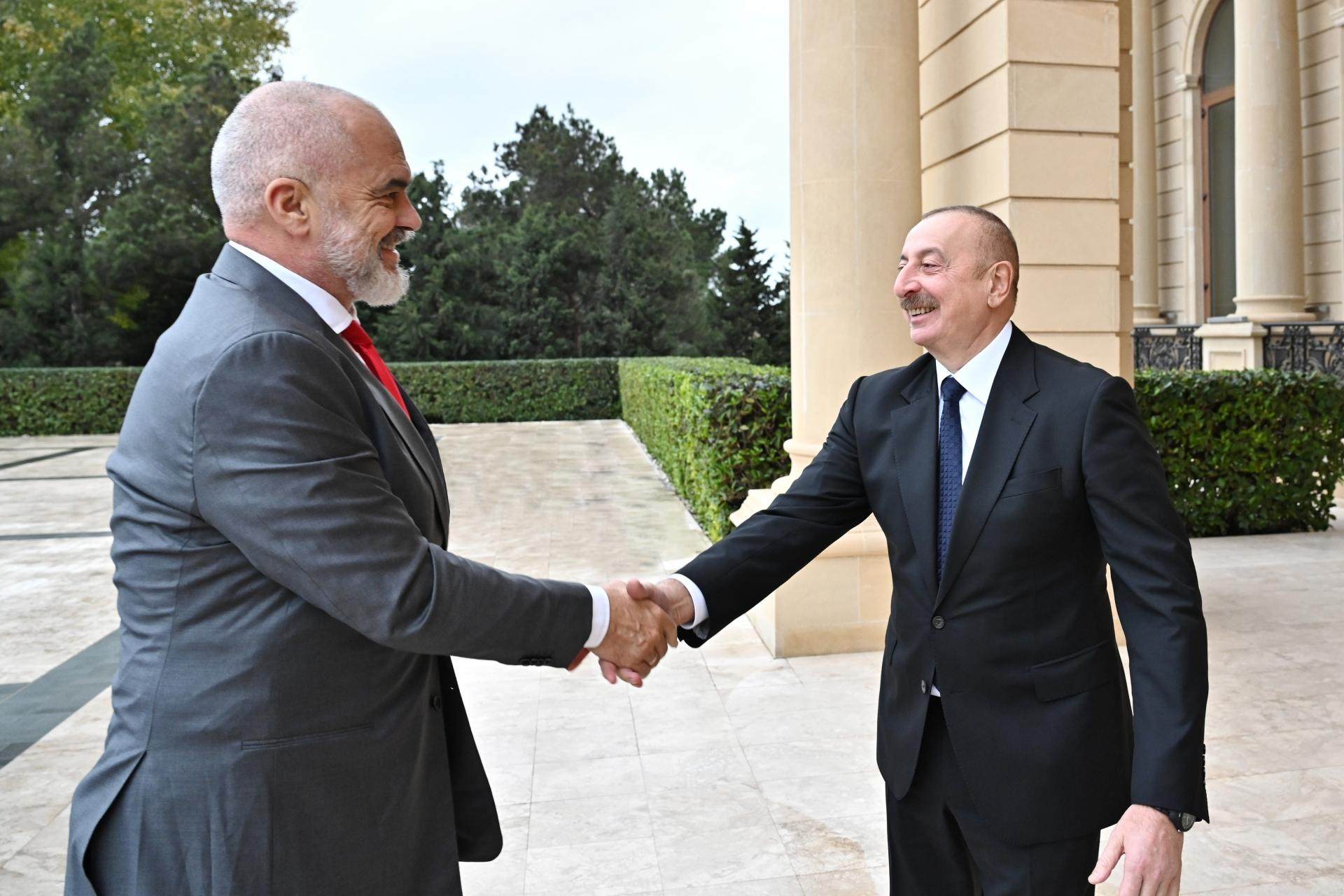 Azərbaycan Prezidentinin Albaniyanın Baş naziri ilə təkbətək görüşü olub