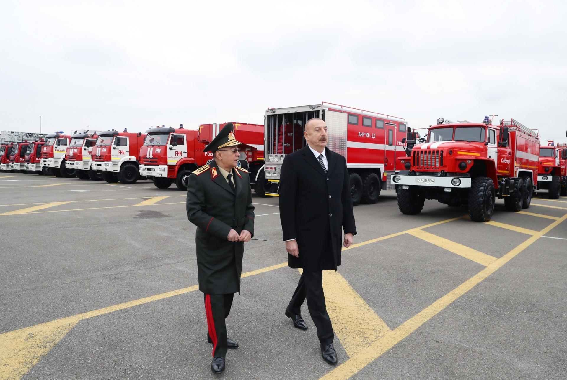 Prezident yeni alınmış xüsusi təyinatlı texnikalar və təcili tibbi yardım avtomobilləri ilə tanış olub