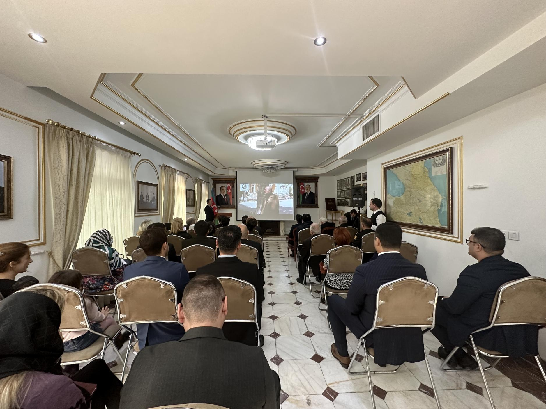 Tehranda Heydər Əliyevin anım mərasimi keçirilib