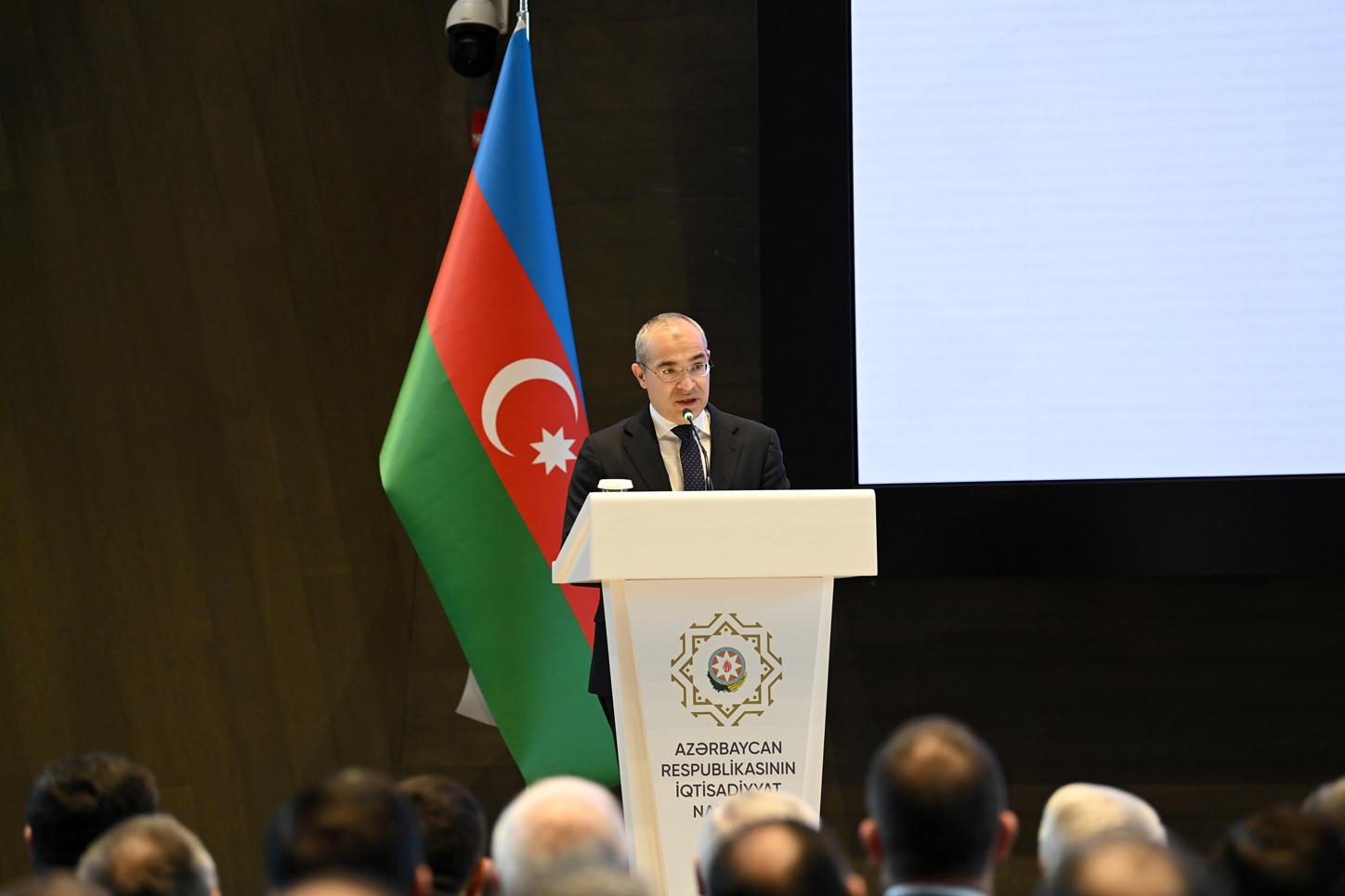 İqtisadiyyat naziri qurumun əməkdaşlarına orden və medallar təqdim edib