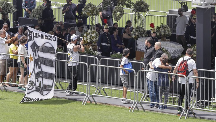 Braziliya Pele ilə belə vidalaşır - FOTO