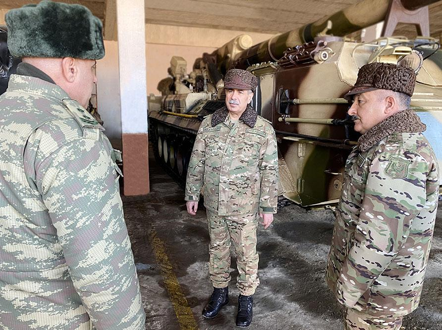 Zakir Həsənov səfərbərlik təminat bazasının döyüş hazırlığını yoxlayıb, tapşırıqlar verib