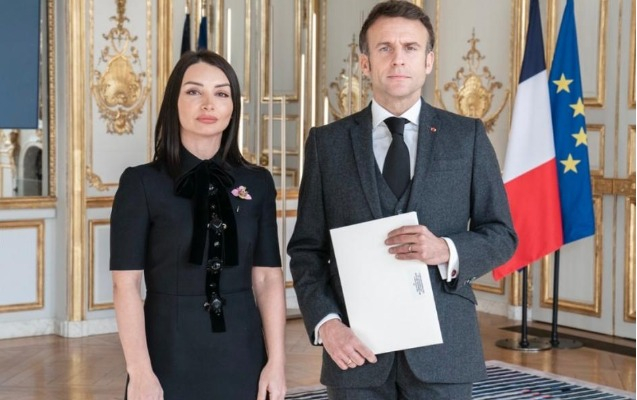 Leyla Abdullayeva etimadnaməsini Emmanuel Makrona təqdim edib