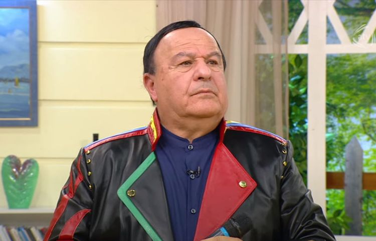 Yalçın Rzazadə zamanı şirin səsi ilə dayandıra bilirdi