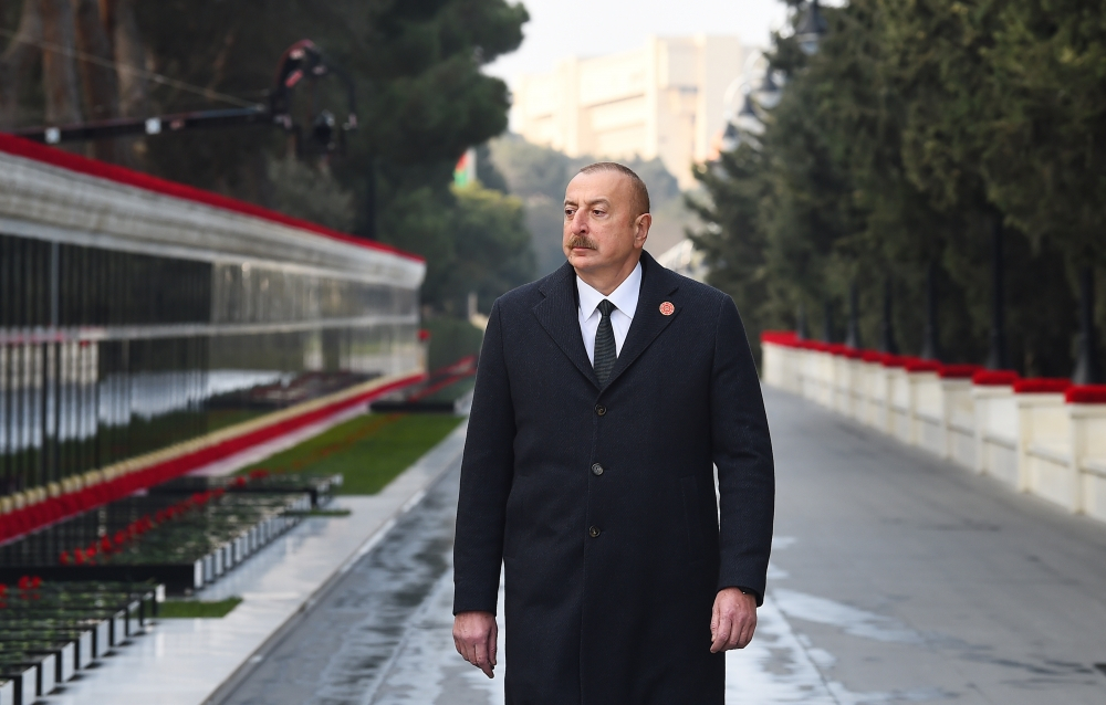 Prezident İlham Əliyev Şəhidlər xiyabanını ziyarət etdi