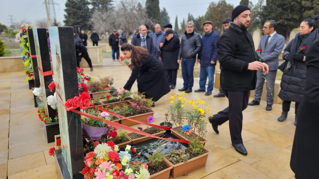 Suraxanıda 20 Yanvar şəhidlərinin məzarları ziyarət edilib