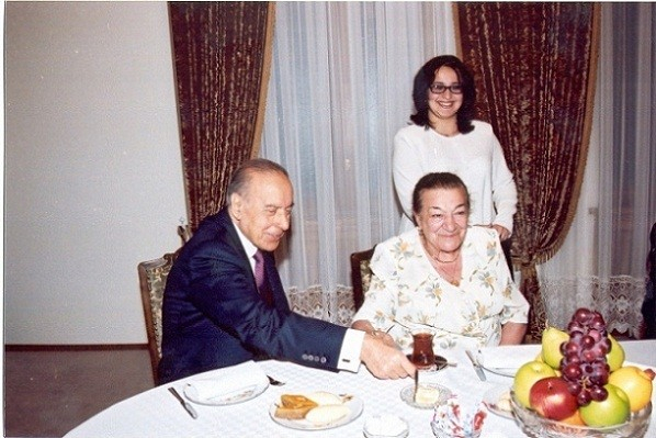 Bu gün Azərbaycanın görkəmli aktrisası, Xalq artisti Nəsibə Zeynalovanın anım günüdür