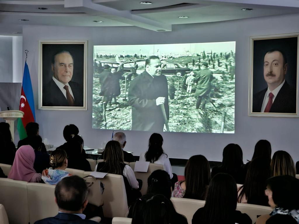 Ümummilli Lider Heydər Əliyevin anadan olmasının 100 illik yubileyi münasibətilə elmi-praktik konfrans keçirilib