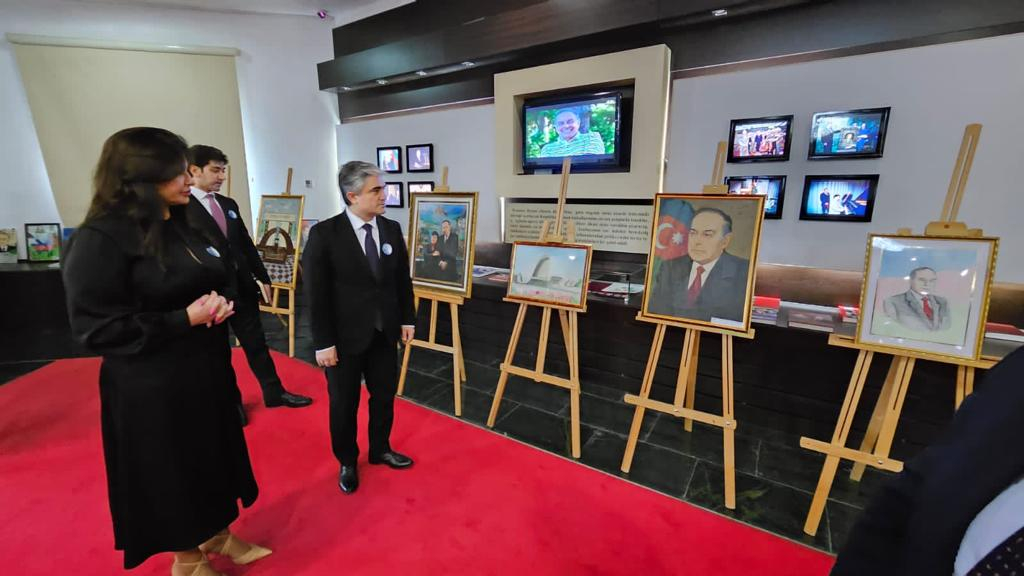 Ümummilli Lider Heydər Əliyevin anadan olmasının 100 illik yubileyi münasibətilə elmi-praktik konfrans keçirilib