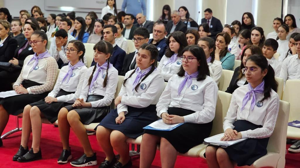 Ümummilli Lider Heydər Əliyevin anadan olmasının 100 illik yubileyi münasibətilə elmi-praktik konfrans keçirilib