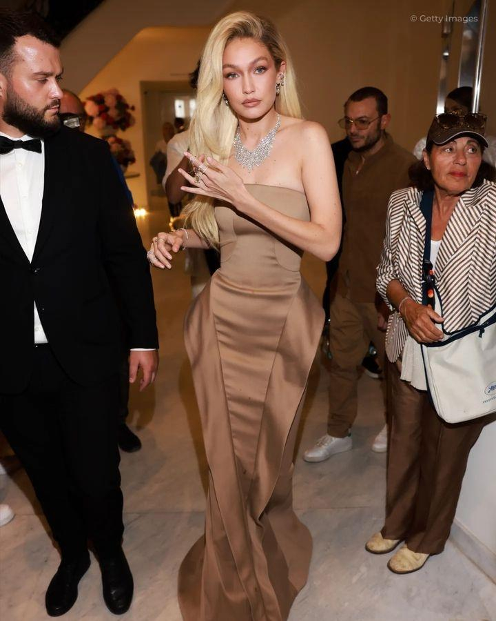 DiKaprio ilə adı hallanan Cici Hadid və İrina Şeyk bir arada - FOTO