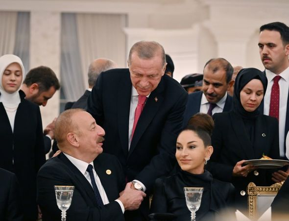 Ərdoğan səlahiyyətlərinin icrasına başlama mərasiminin iştirakçılarının şərəfinə şam yeməyi verib