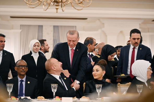 Ərdoğan səlahiyyətlərinin icrasına başlama mərasiminin iştirakçılarının şərəfinə şam yeməyi verib