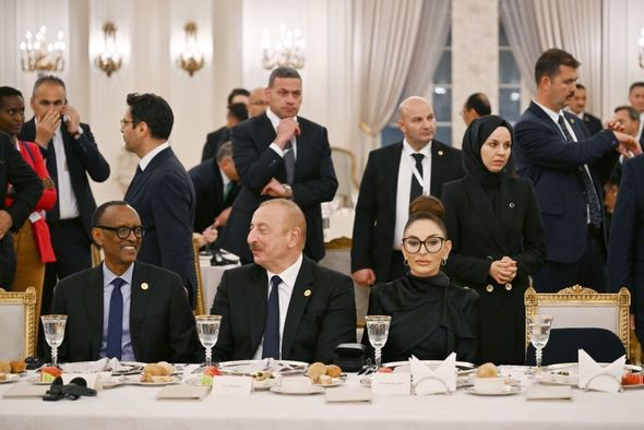 Ərdoğan səlahiyyətlərinin icrasına başlama mərasiminin iştirakçılarının şərəfinə şam yeməyi verib