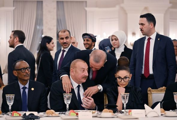 Ərdoğan səlahiyyətlərinin icrasına başlama mərasiminin iştirakçılarının şərəfinə şam yeməyi verib