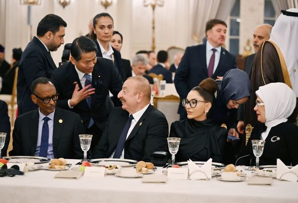 Ərdoğan səlahiyyətlərinin icrasına başlama mərasiminin iştirakçılarının şərəfinə şam yeməyi verib