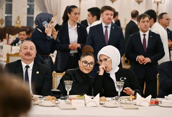 Ərdoğan səlahiyyətlərinin icrasına başlama mərasiminin iştirakçılarının şərəfinə şam yeməyi verib
