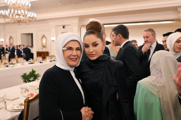 Ərdoğan səlahiyyətlərinin icrasına başlama mərasiminin iştirakçılarının şərəfinə şam yeməyi verib
