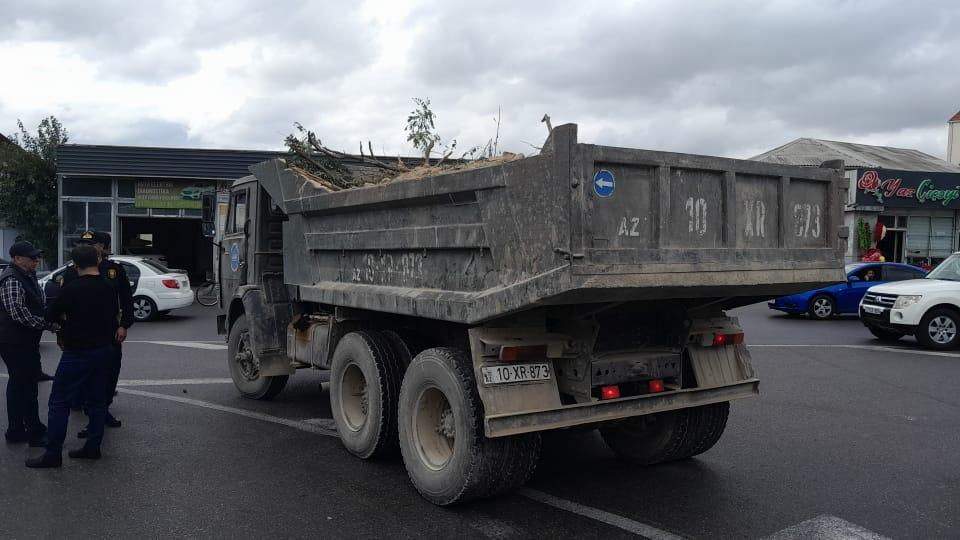 Bakıda sərnişin avtobusu ilə yük maşını toqquşub, yaralananlar var - FOTOLAR