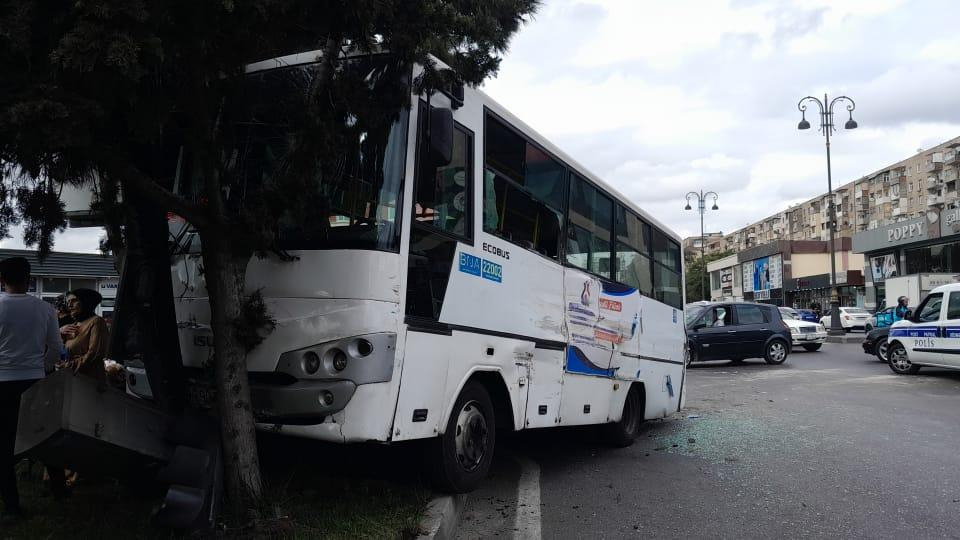 Bakıda sərnişin avtobusu ilə yük maşını toqquşub, yaralananlar var - FOTOLAR