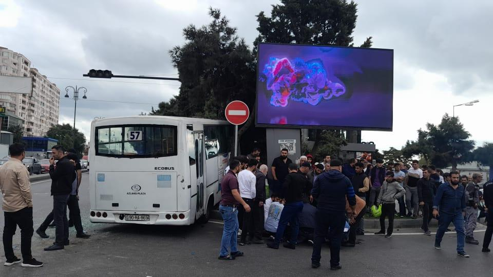 Bakıda sərnişin avtobusu ilə yük maşını toqquşub, yaralananlar var - FOTOLAR