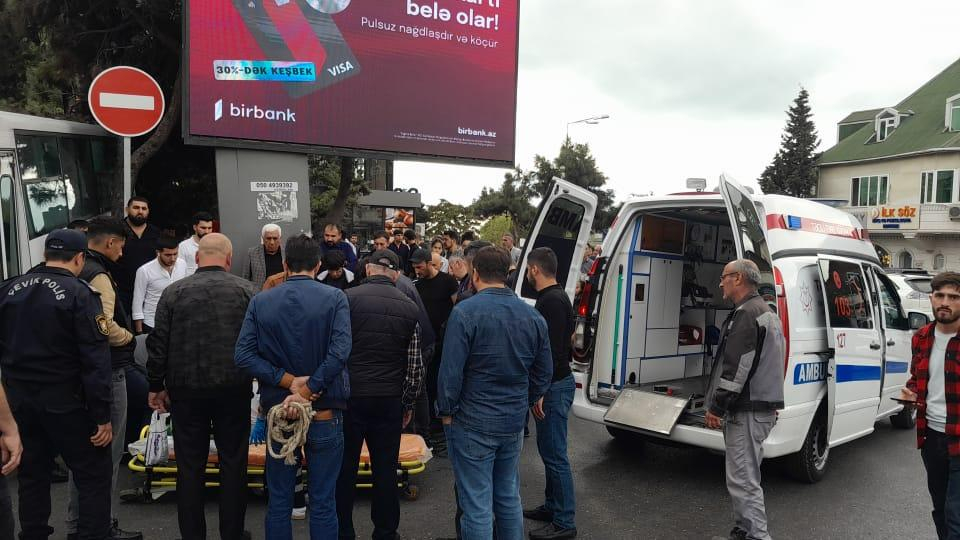 Bakıda sərnişin avtobusu ilə yük maşını toqquşub, yaralananlar var - FOTOLAR