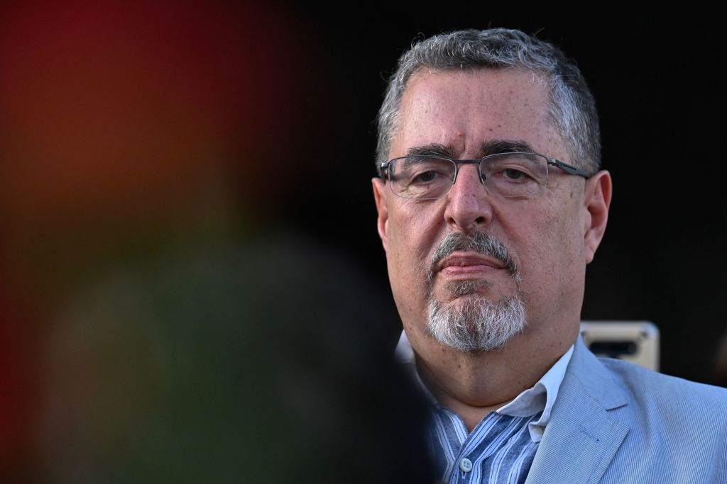 Qvatemalanın keçmiş prezidentinin oğlu dövlət başçısı oldu - FOTO