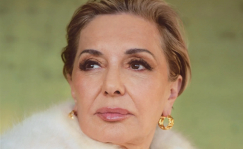 Ququş səhnədən gedib