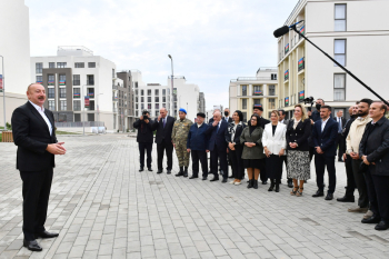 Prezident Füzuli şəhərinə köçmüş sakinlər və rayon ictimaiyyətinin nümayəndələri ilə görüşüb