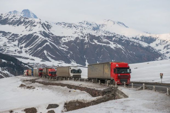 Gürcüstandan Ermənistan və Türkiyəyə gedən yollar yük maşınları üçün bağlandı