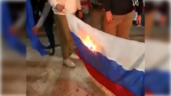 Tbilisidə nümayişçilər Rusiya bayrağını yandırdılar
