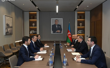 İtaliya səfiri etimadnaməsinin surətini xarici işlər nazirinə təqdim edib
