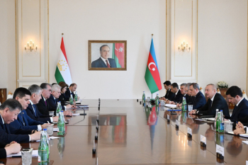 Azərbaycan və Tacikistan prezidentlərinin geniş tərkibdə görüşü başlayıb