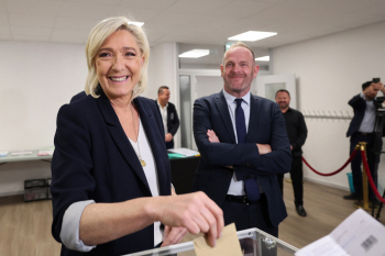 Marin Le Pen partiyasının hakimiyyəti ələ almağa hazır olduğunu deyib