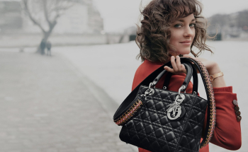 “Dior” qalmaqalın MƏRKƏZİNDƏ - Çantaları 53 avroya alıb, 2600-ə satıb