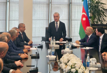 Suraxanı Rayon İcra Hakimiyyətinin başçısı kollektivə təqdim olundu