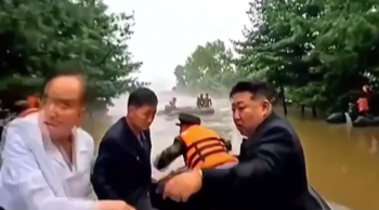 Kim Çen İnin qayıqla səfərində maraqlı anlar