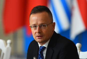 Peter Siyarto Ermənistana gedəcək